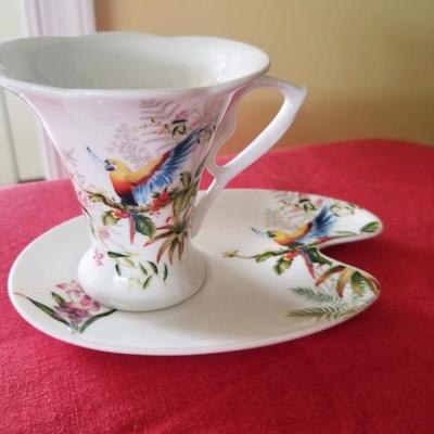 Cup & saucer/parrot