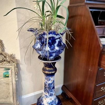 2 pieces of flow blue - pedestal and pot