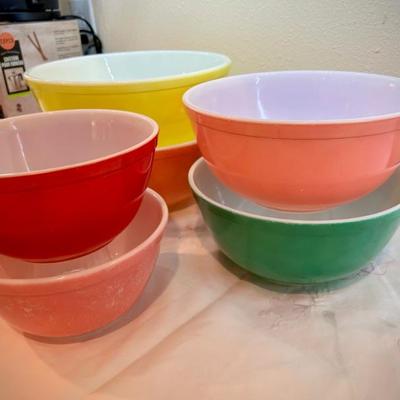 Vintage colored Pyrex mixing bowls