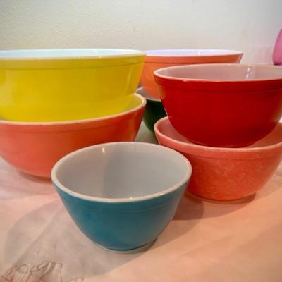 Vintage colored Pyrex mixing bowls