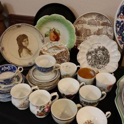 Vintage and antique decor, dolls, porcelain