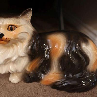 Vintage porcelain cat