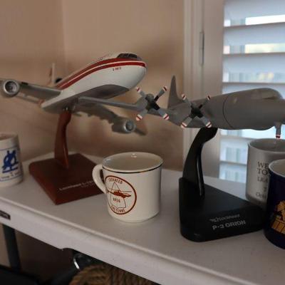 Lockheed model planes, mugs