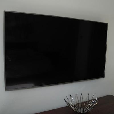 Flat Screen TV By Samsung