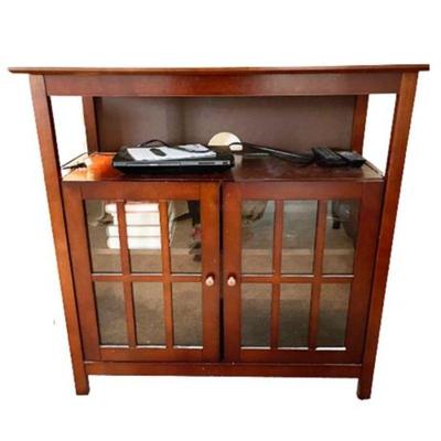 Lot 040
Mission Style Glass Front Cabinet