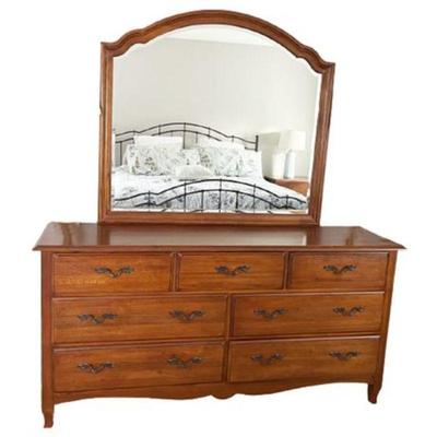 Lot 045
Impressions Collection by Thomasville Dresser With Mirror