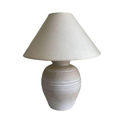 Lot 052
Vintage Ceramic Table Lamp
