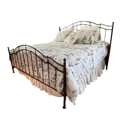 Lot 042
King Size Metal Victorian Style Bed