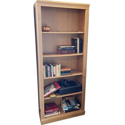 Lot 033
White Washed Oak Adjustable Shelf Book Shelf Unit