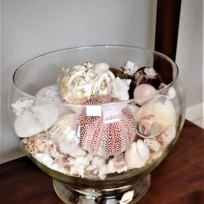 Fish bowl with seashells