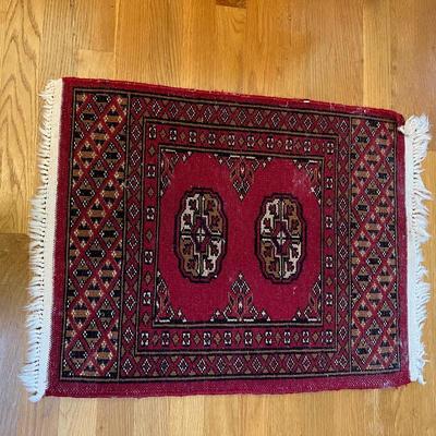 Beautiful Hand Woven Knotted Accent Rug (Believed to be Silk)
