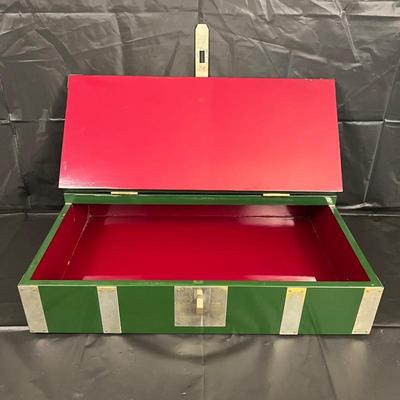 Original Designer Rae Kasian Asian Green and Red Lacquer Wood Box from Korea