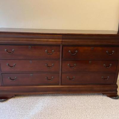 Broyhill 8drawer dressers/mirror (see pic 166) $395