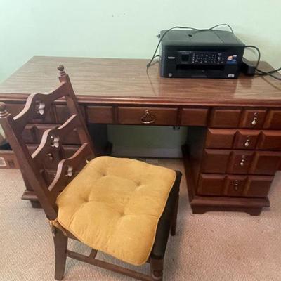 desk with middle pull out with 3 drawers