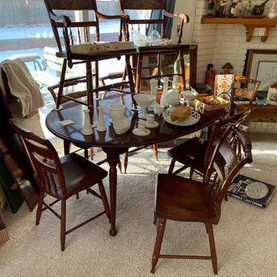 Hitchcock table 6 chairs and 2 captain chairs