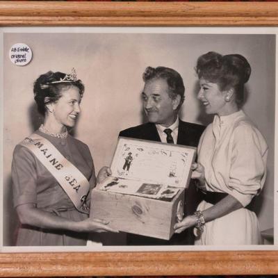 Framed orig AB photo with Maine Sea Queen B&W 11 x 9