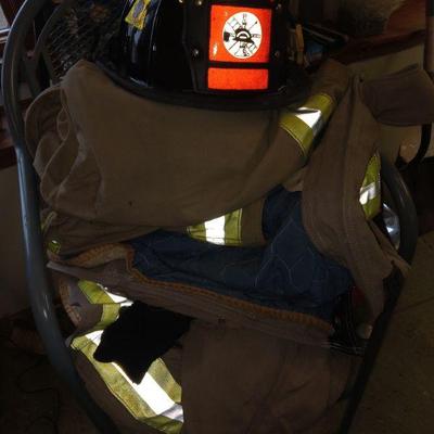 Fire fighter suit and helmet