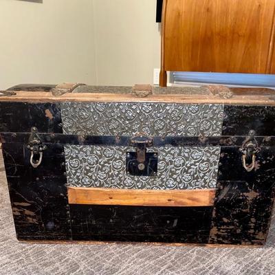 Nice small vintage trunk