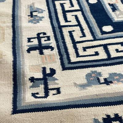 CHINESE FLAT WOVEN CARPET | Chinese blue and white flat woven carpet having an overall pattern within borders - l. 165 x w. 124 in. 