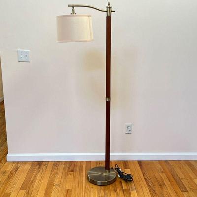 BRASS & WOOD FLOOR LAMP | Floor lamp with channeled wood and brass stand - l. 19 x h. 62.75 x dia. 11 in. (diameter of the shade - length...