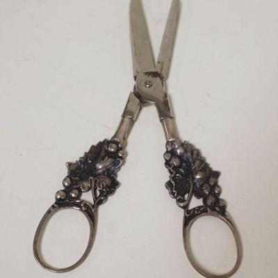 1133	SILVER HANDLED SHEARS, APPROXIMATELY 5 1/4 IN
