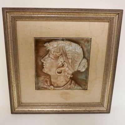 1086	ANTIQUE PORTRAIT TILE FRAMED, APPROXIMATELY 12 IN X 12 IN OVERALL
