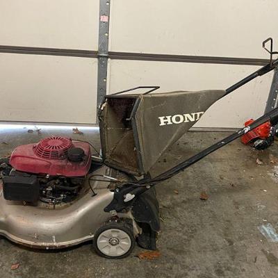 Honda self propelled lawn mower w/twin blade- 18" cut with bag 