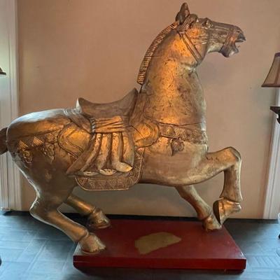gold horse statue