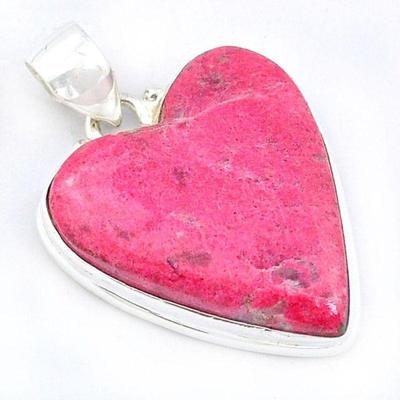 We have tons of gold and sterling silver jewelry options to choose from that are perfect for a Valentine's Day gift (or to treat...