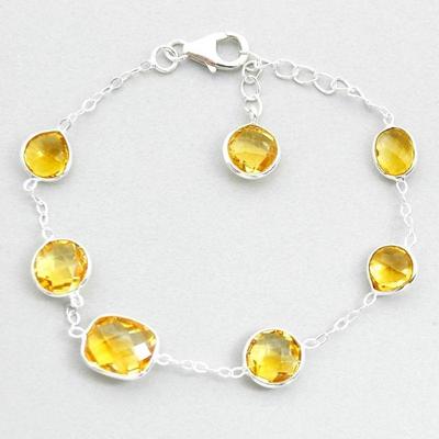 We have tons of gold and sterling silver jewelry options to choose from that are perfect for a Valentine's Day gift (or to treat...