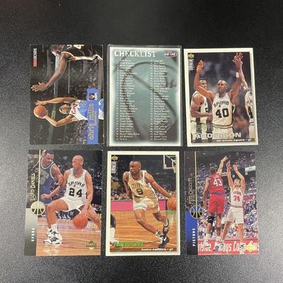 We have tons of gold and sterling silver jewelry options to choose from that are perfect for a Valentine's Day gift (or to treat...