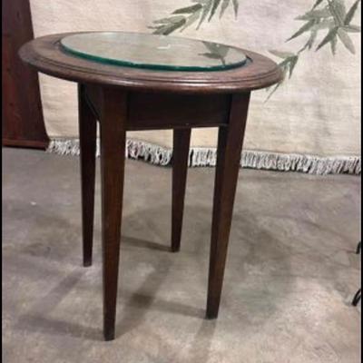 End table with glass top 