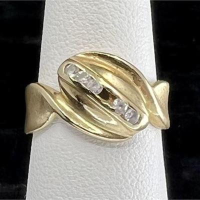 Lot 097
Vintage 14K Gold & Diamonds Ring SZ 5 WT 3.7 grams