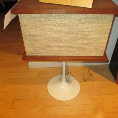 Bose 901 Speakers with Stand 