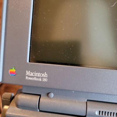2x Macintosh Powerbooks 180, no charging cords