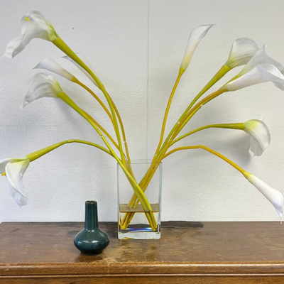 $10 vase with fake flowers	