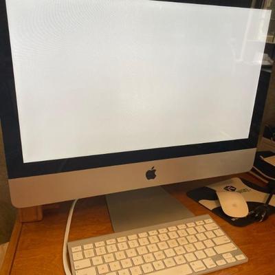 Apple in One Computer, With Keyboard.Mouse