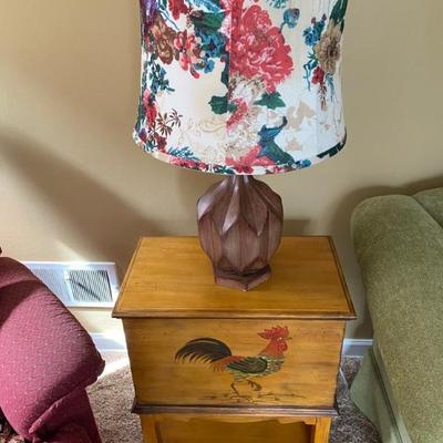 Knotty Pine Hand Painted Rooster Occasional Table. Table Lamp