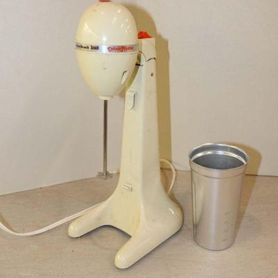 343: Vintage Working Hamilton and Beach milkshake machine approx. 6" w x 7" d x 15" h