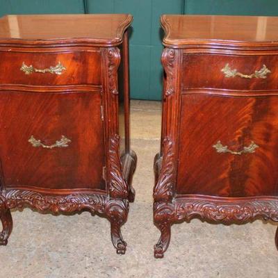 197: Pair of Vintage burl mahogany French carved 1 door 1 drawer nightstands approx. 19" w x 15" d x 30" h
