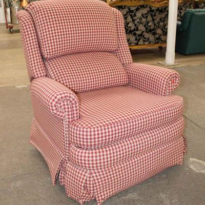 137: Country style pink plaid recliner approx. 36