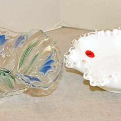 356: 2 pieces of art glass, 1 has Fenton silver lace approx. 8" diameter