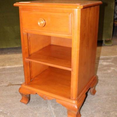 257: Kling Furniture solid maple 1 drawer bracket foot nightstand approx. 17" w x 14" d x 27" h