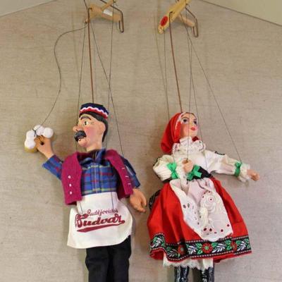 352: Marionette dolls on strings approx. 20"