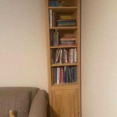 Thin bookshelf 