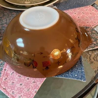 Pyrex Brown and Gold Federal Eagle Large Cinderella Nesting Bowl
