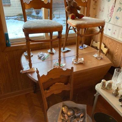 drop leaf table with 4 chairs
