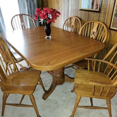 Beautiful oak dining set with 6 chairs