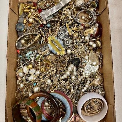 Costume jewelry 