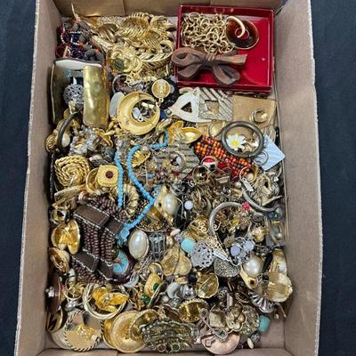 Costume jewelry 